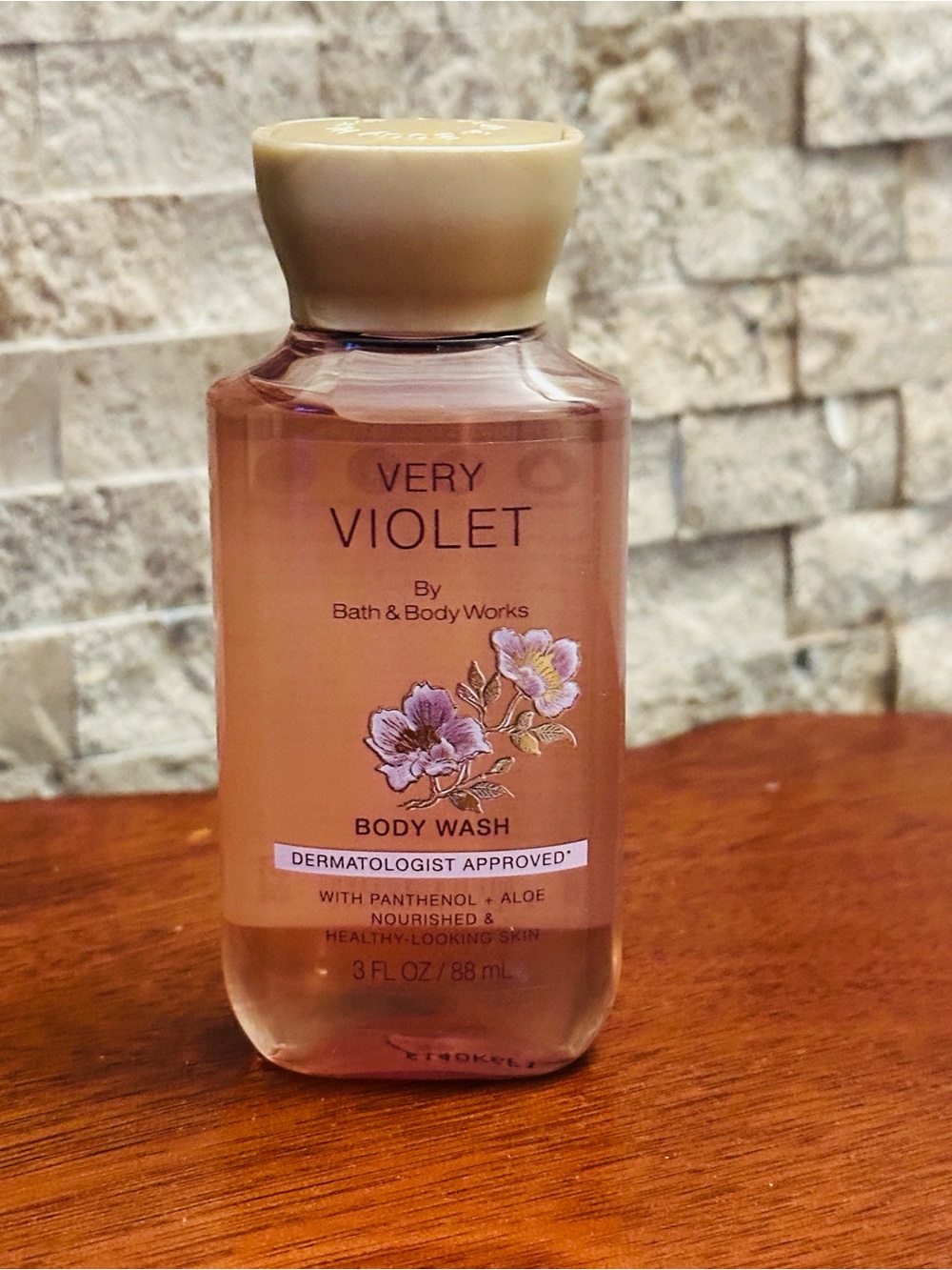 Bath & Body Works Very Violet Body Wash - Pale Pink and Cream